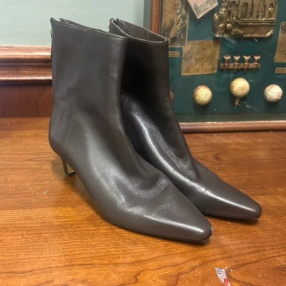 Used J Crew Stevie ankle boots in leather BT910