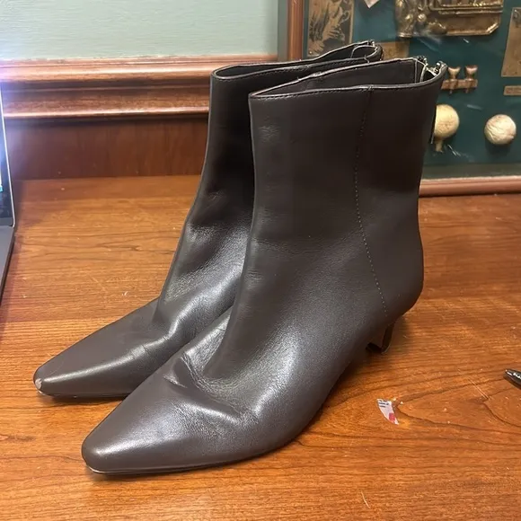 Used J Crew Stevie ankle boots in leather BT910