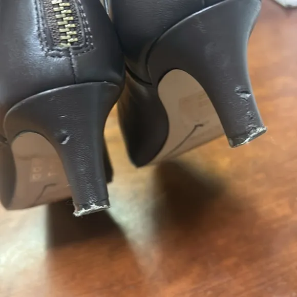 Used J Crew Stevie ankle boots in leather BT910