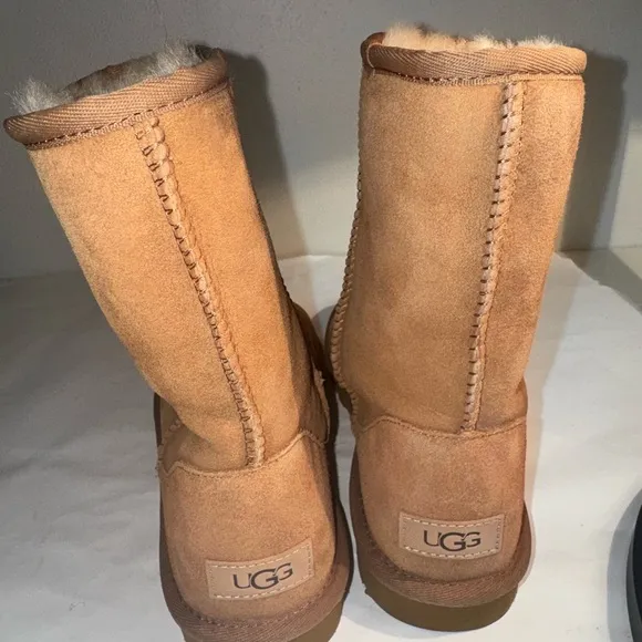 Used Ugg boots Tan Shearling Lined Boots women’s size 8