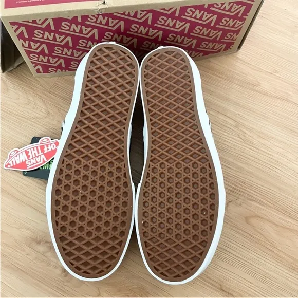 Vans Classic Slip-On 'Eyes In The Dark' Women 9.5US Mens 8.0US