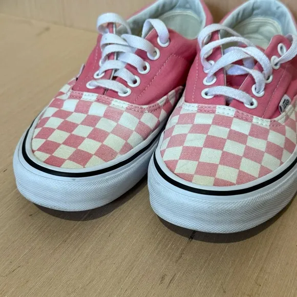 VANS Off The Wall Lace Up Sneakers-Pink,White/Checkered Sz 7.5 Men’s Great Cond.