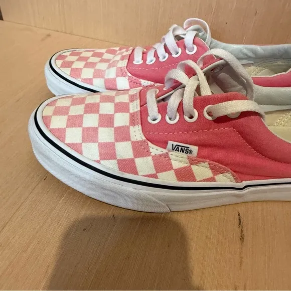 VANS Off The Wall Lace Up Sneakers-Pink,White/Checkered Sz 7.5 Men’s Great Cond.
