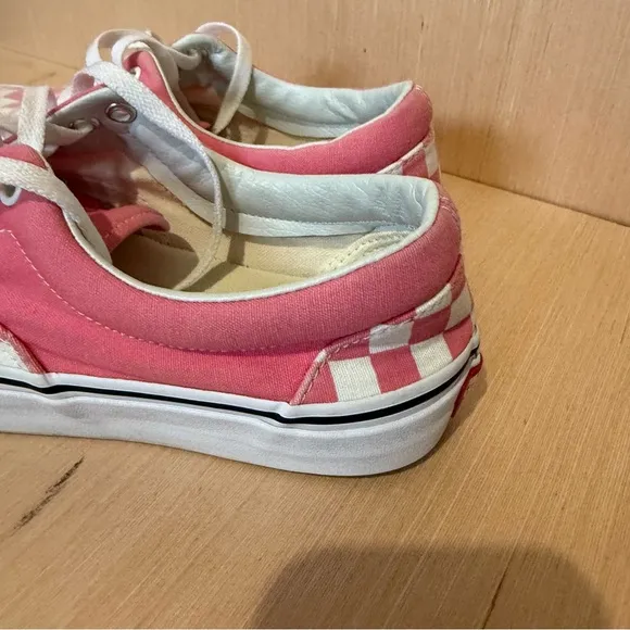 VANS Off The Wall Lace Up Sneakers-Pink,White/Checkered Sz 7.5 Men’s Great Cond.