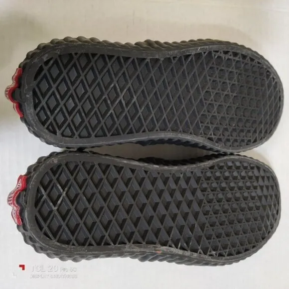 Vans Off The Wall Unisex X Marvel Leather Slip-On Shoes Black Widow 5 6.5