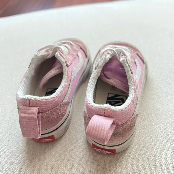 Vans toddler skater shoe size 6 lilac purple and white gum bottom EUC