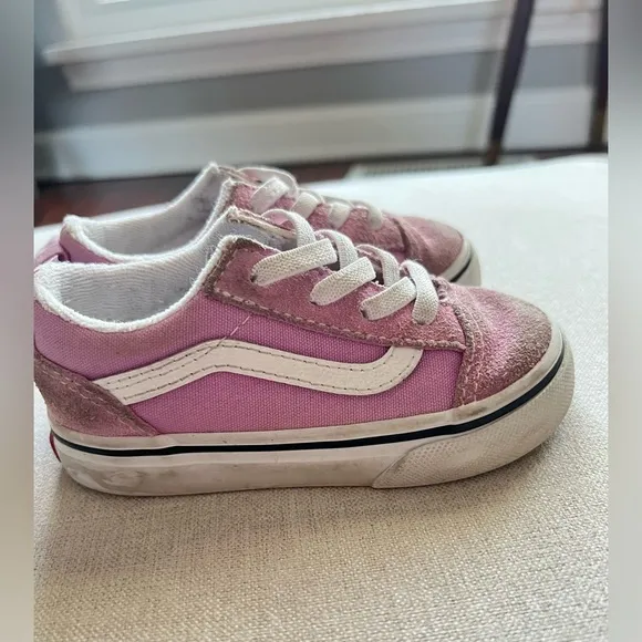 Vans toddler skater shoe size 6 lilac purple and white gum bottom EUC
