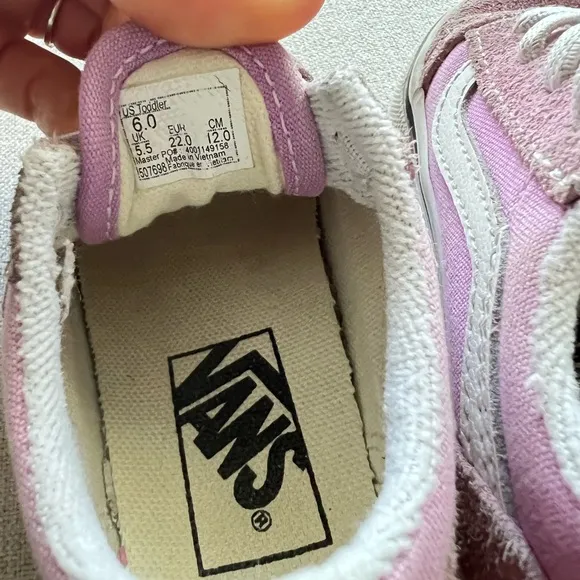 Vans toddler skater shoe size 6 lilac purple and white gum bottom EUC