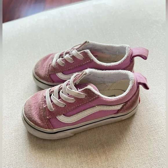Vans toddler skater shoe size 6 lilac purple and white gum bottom EUC