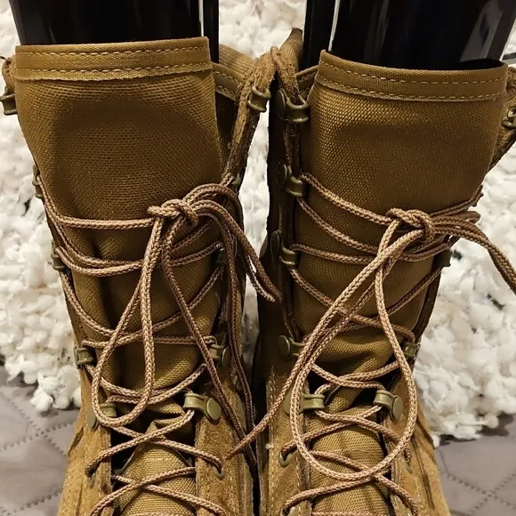 Vibram Women's Combat Boots - Tan
