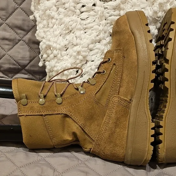 Vibram Women's Combat Boots - Tan