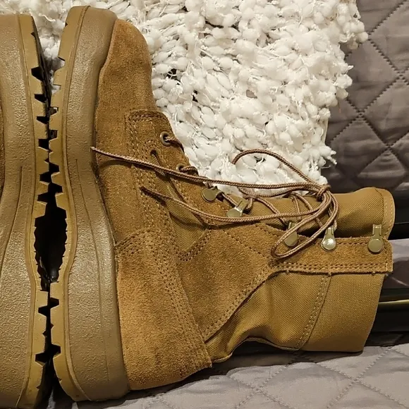 Vibram Women's Combat Boots - Tan