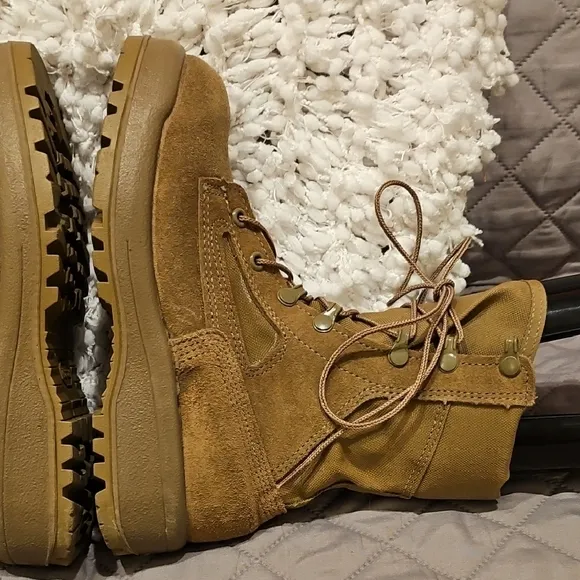 Vibram Women's Combat Boots - Tan