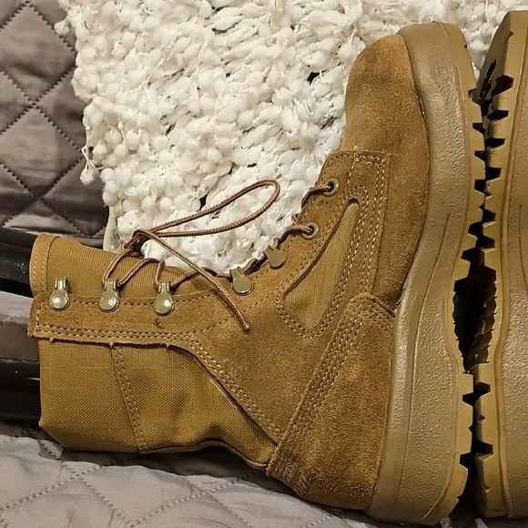 Vibram Women's Combat Boots - Tan