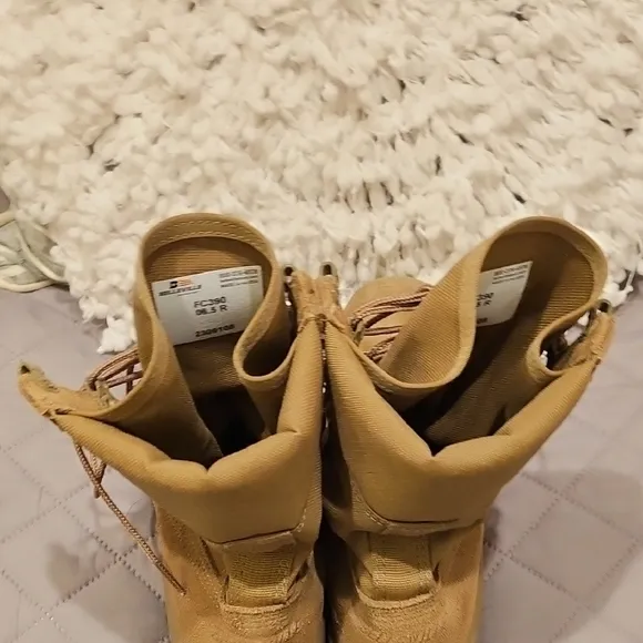 Vibram Women's Combat Boots - Tan