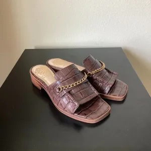 Vince Camuto Women's Jenivey Chain-Link Kitten-Heel Sandals Brown NWOT size 5