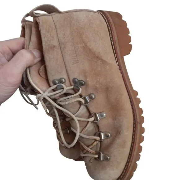 Vintage 7.5 Womens Hiking Boots Vibram Waffle Sole Mountaineering Wolverine