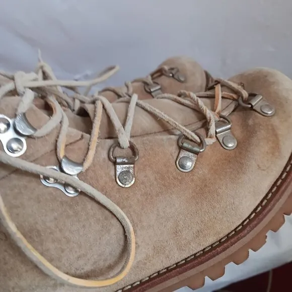 Vintage 7.5 Womens Hiking Boots Vibram Waffle Sole Mountaineering Wolverine