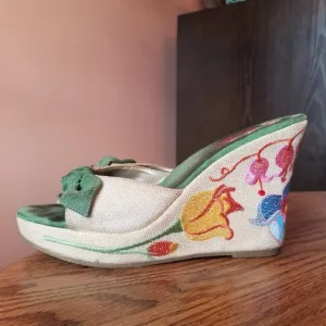 Vintage 90's Bongo green Tan Floral Embroidery raffia leather Wedge Sandals 8.5
