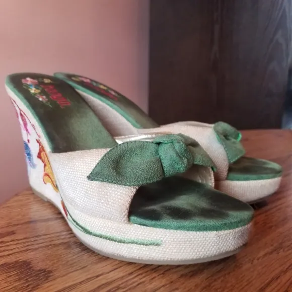 Vintage 90's Bongo green Tan Floral Embroidery raffia leather Wedge Sandals 8.5