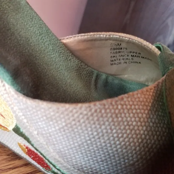 Vintage 90's Bongo green Tan Floral Embroidery raffia leather Wedge Sandals 8.5