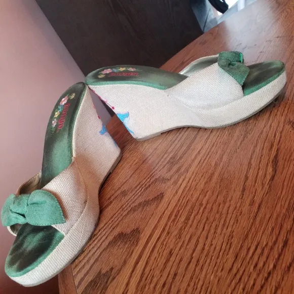 Vintage 90's Bongo green Tan Floral Embroidery raffia leather Wedge Sandals 8.5
