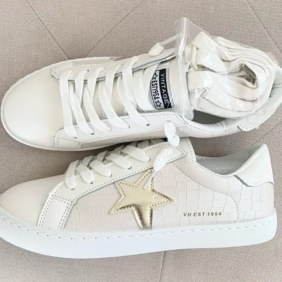 Vintage Havana Carla Sneakers Off White Croco Size 7.5 NEW IN BOX Retail $125