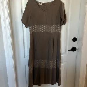 Vintage Johnny Was midi light brown minimalist, short sleeve mid length …