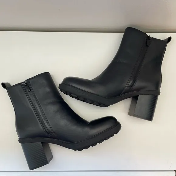 Vionic Truckee Black Leather Ankle Booties weather proof heeled boots size 9 EUC