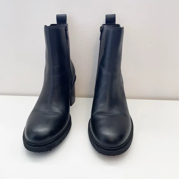 Vionic Truckee Black Leather Ankle Booties weather proof heeled boots size 9 EUC