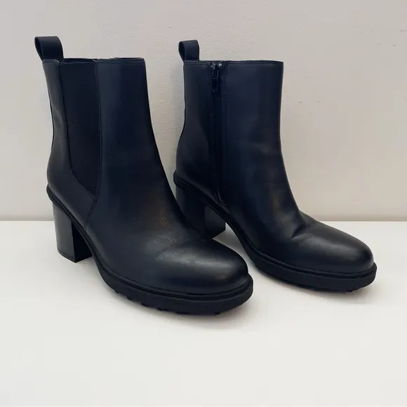 Vionic Truckee Black Leather Ankle Booties weather proof heeled boots size 9 EUC