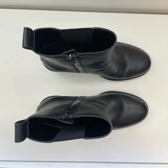 Vionic Truckee Black Leather Ankle Booties weather proof heeled boots size 9 EUC