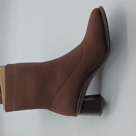 Vivaia Amanda Knit Boots Booties Almond Toe Size 40 US 9 Brown NWOT Stretch