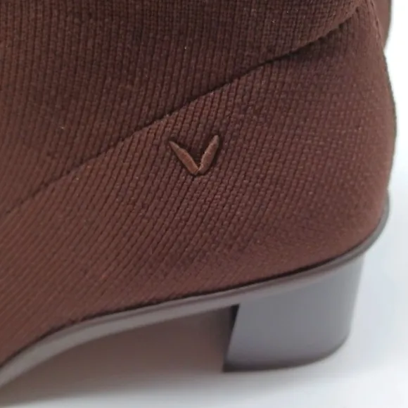 Vivaia Amanda Knit Boots Booties Almond Toe Size 40 US 9 Brown NWOT Stretch