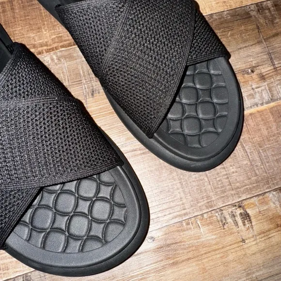 VIVAIA New Black Slip On Footbed Izzy Strappy Slides Sandals Size 9