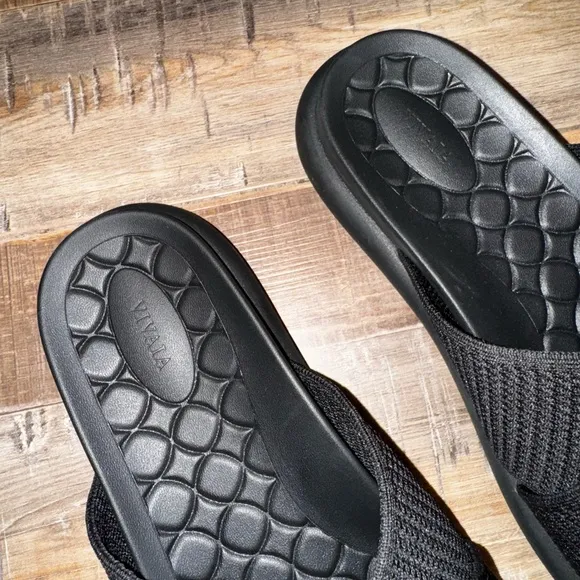 VIVAIA New Black Slip On Footbed Izzy Strappy Slides Sandals Size 9
