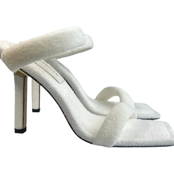 white Good American terrycloth slip on heel | vanilla aesthetic