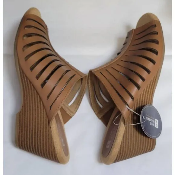 White Mountain Pisces Slip On Tan Leather Sandals 3” Wedge Sz 9 New