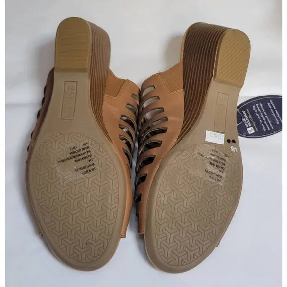 White Mountain Pisces Slip On Tan Leather Sandals 3” Wedge Sz 9 New