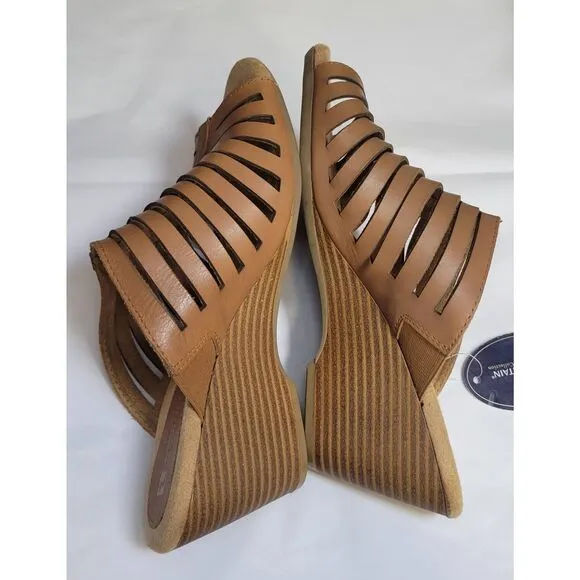 White Mountain Pisces Slip On Tan Leather Sandals 3” Wedge Sz 9 New