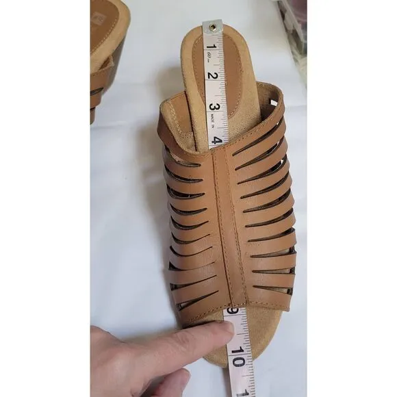 White Mountain Pisces Slip On Tan Leather Sandals 3” Wedge Sz 9 New