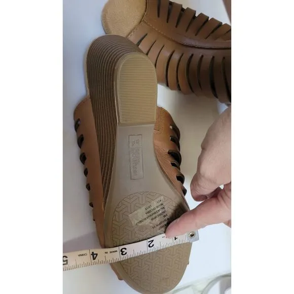 White Mountain Pisces Slip On Tan Leather Sandals 3” Wedge Sz 9 New