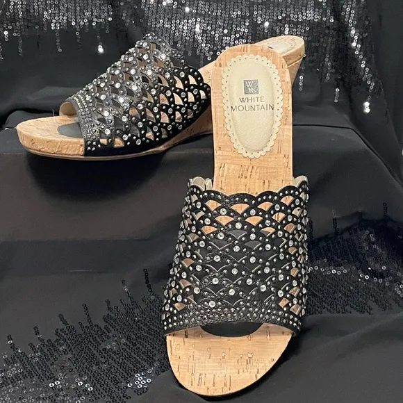 White Mountain Wedge Sandals 🖤