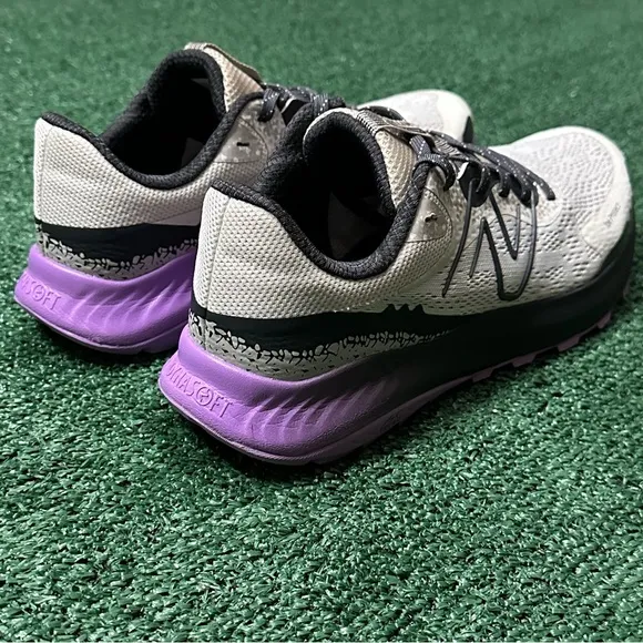 Women's 10 B M New Balance DynaSoft Nitrel v5 Light Arctic Grey Honeycomb Shoes