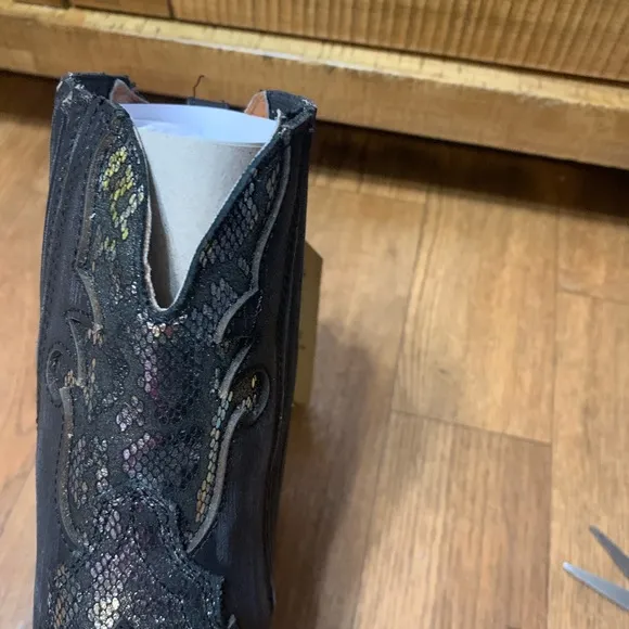 Women’s Dan Post Black and Silver Western Boots size 6 NWT