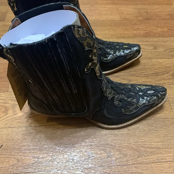 Women’s Dan Post Black and Silver Western Boots size 6 NWT