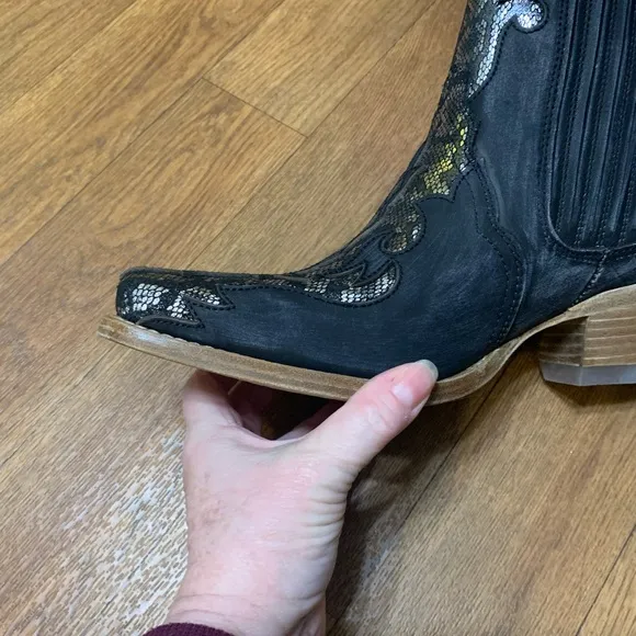 Women’s Dan Post Black and Silver Western Boots size 6 NWT