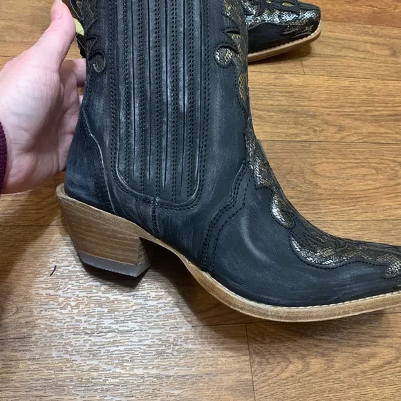 Women’s Dan Post Black and Silver Western Boots size 6 NWT