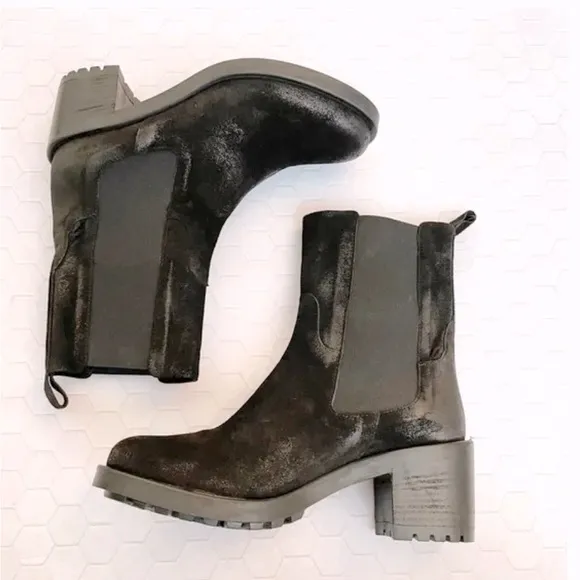 Women’s Emanuele Crasto Black Chelsea Distressed Suede Lug Sole Boots Size 10