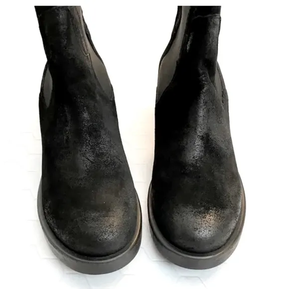 Women’s Emanuele Crasto Black Chelsea Distressed Suede Lug Sole Boots Size 10
